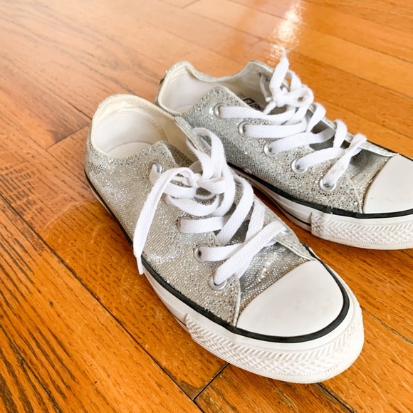 Converse metallic silver size 6 women . Good condition - Picture 8 of 9